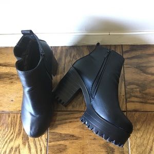 ❗️SOLD ❗️Black Platform Ankle Boots